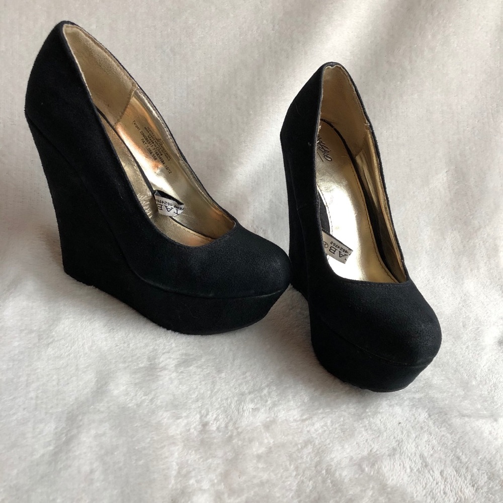 Women’s black size 5.5 Mossimo wedge heel 5” heel